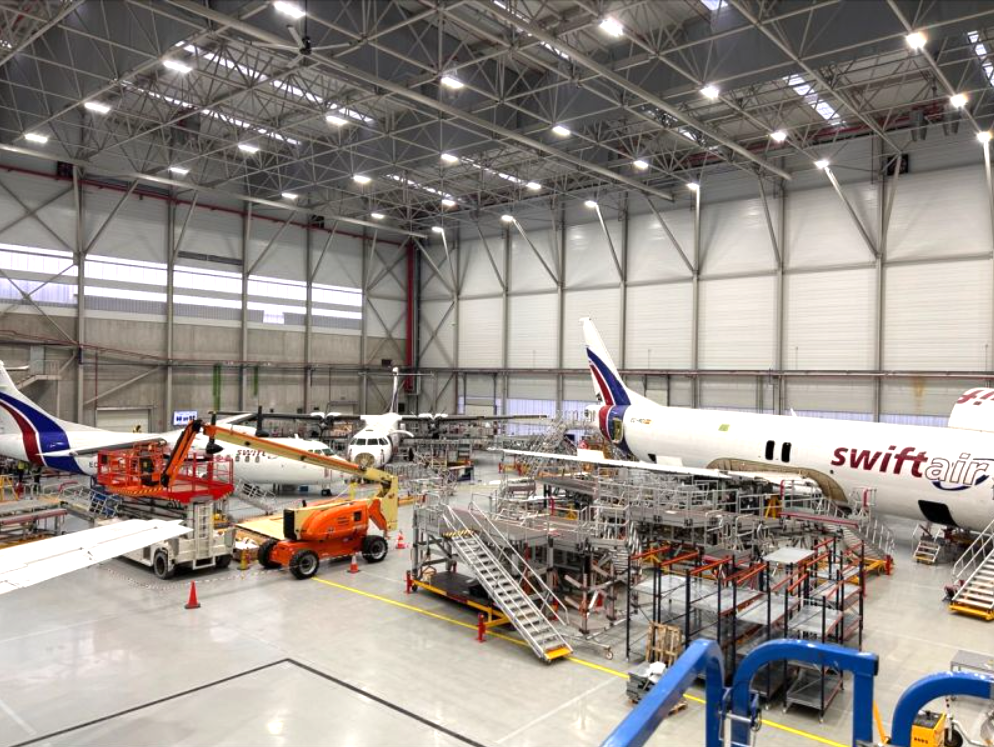 Cómo diseñar la iluminación de un hangar aeronáutico: el proyecto de Swiftair en Adolfo Suárez Madrid-Barajas